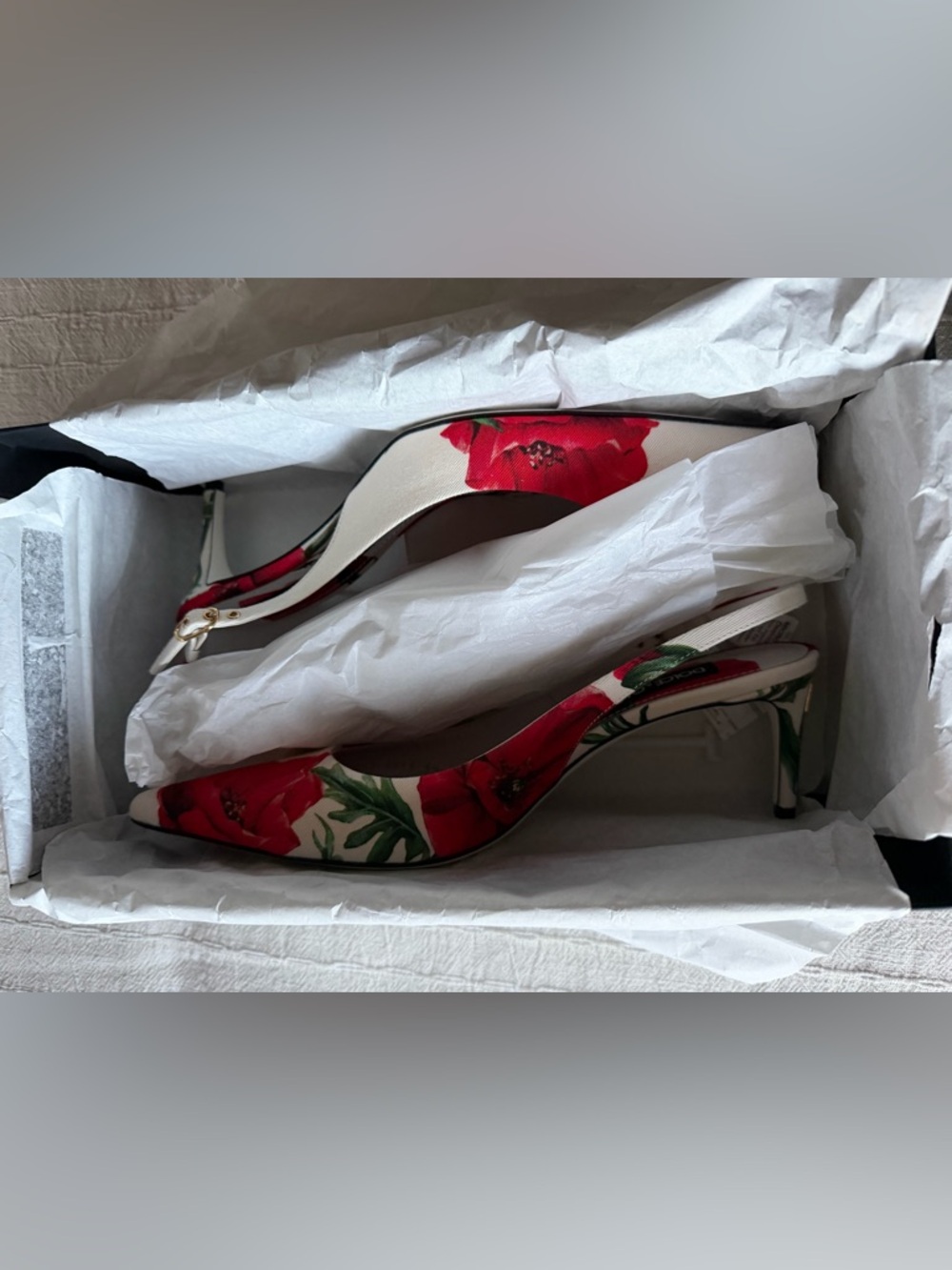 Dolce&Gabbana
Floral Cotton Slingback Pumps
Excellent condition 
Box & dust bags - Picture 10 of 11